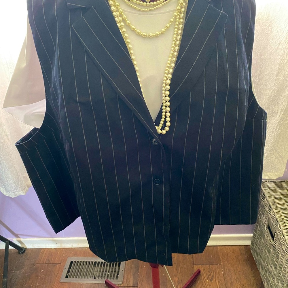 H&M Buttoned Pinstriped Vest with Collar